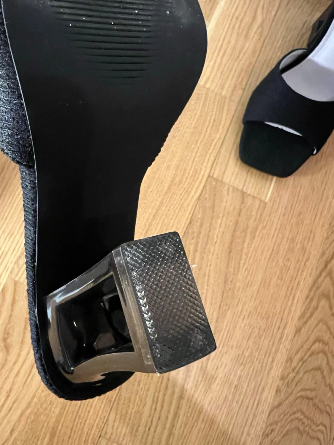 Svarta klackade sandaler med fyrkantig tå - 2