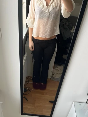 Blus - Säljer min jättefina blus från Zara då den inte längre kommer till använding. Använd fåtal gånger och är i stl:s