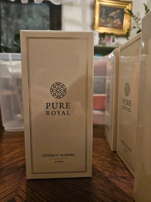 Pure Royal Parfym Oöppnad - Stilren parfym från Federico Mahora, Pure Royal-serien. Perfekt för dig som vill ha något exklusivt och elegant i din samling. Oöppnad förpackning.