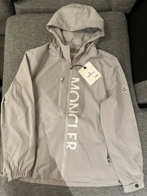Moncler windbreaker (helt ny) - Helt ny, storlek L 