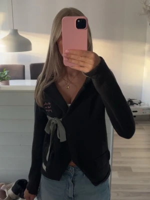 Odd Molly kofta - Superfin kofta som inte kommer till användning, perfekt nu under vintern då den är väldigt tjock😊 fint skick