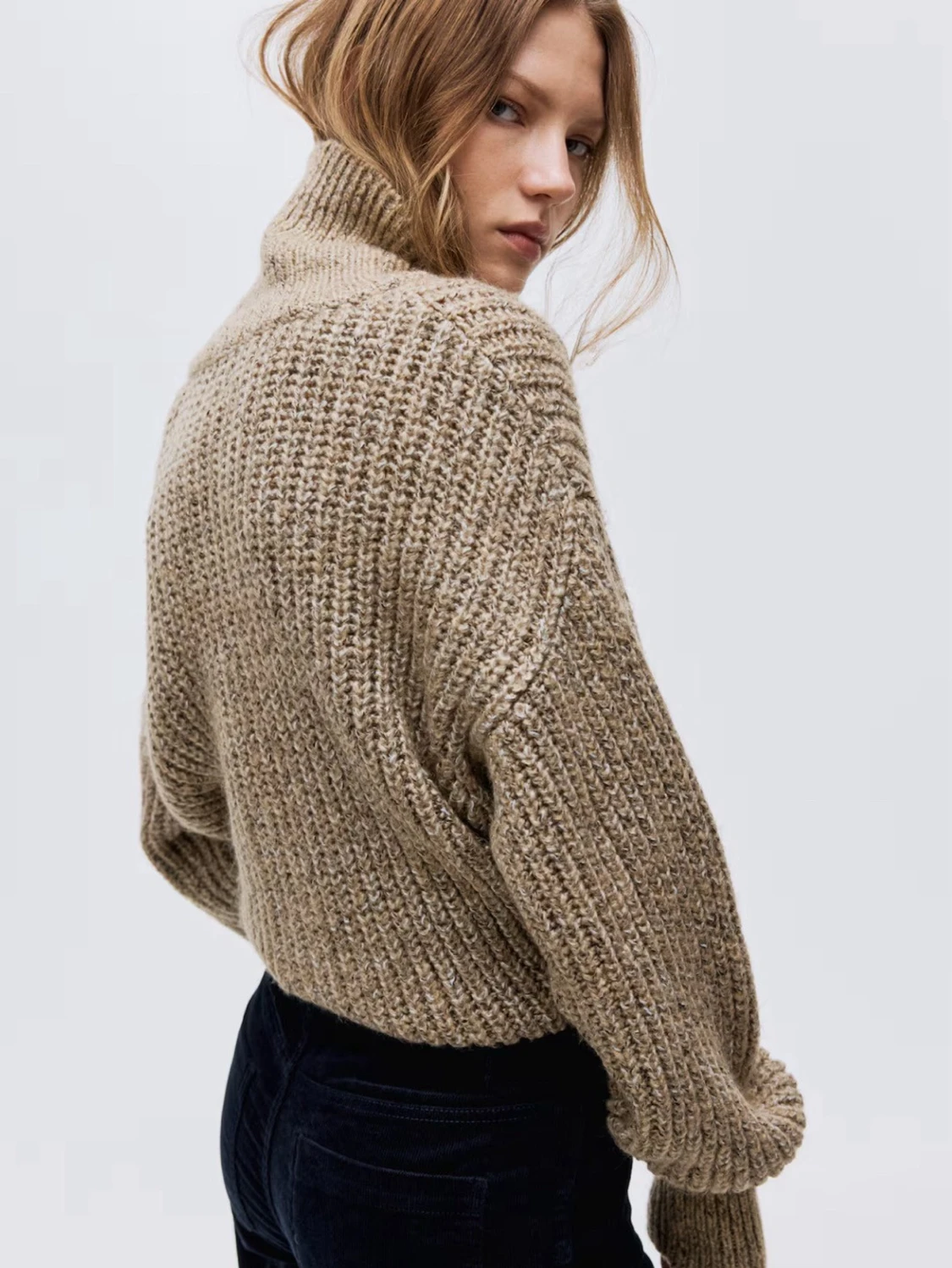 Beige stickad ziptröja med polokrage - 1