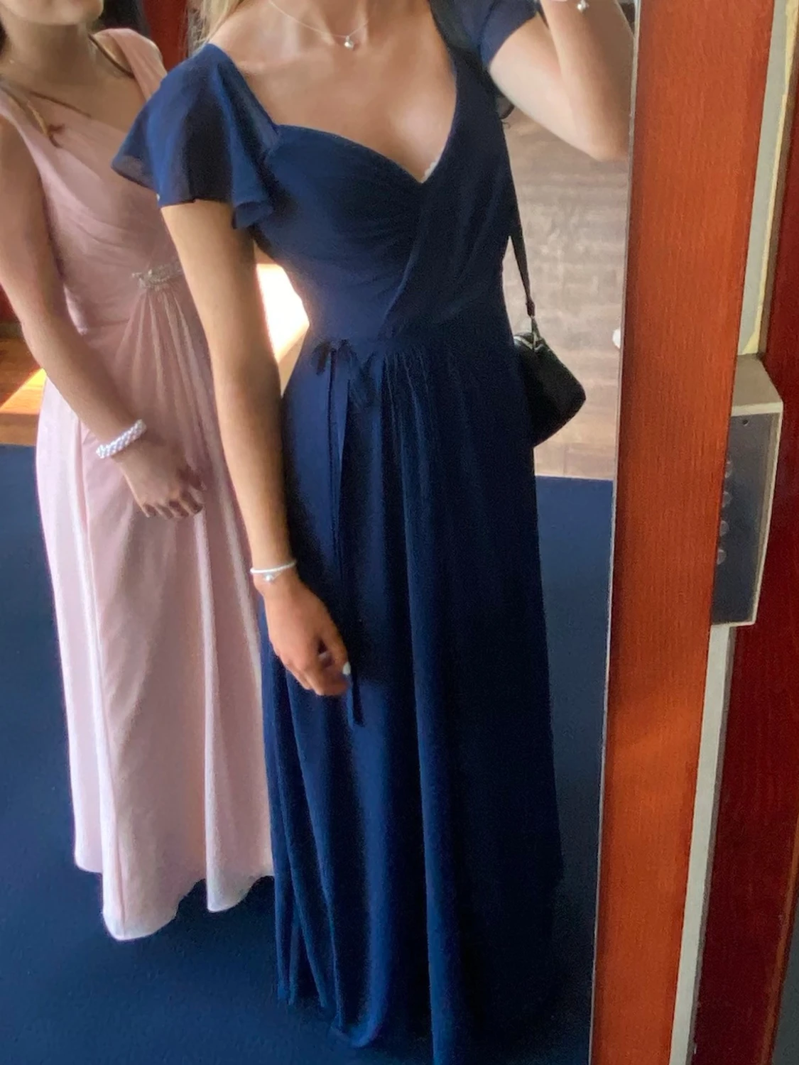 Mörkblå balklänning med volangärm  - 1