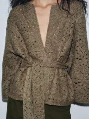 Söker kofta med bälte från zara - Söker denna i storlek s eller m 