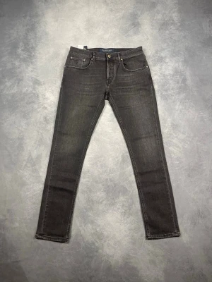 Handpicked ”MILANO” jeans  - Skick: 10/10, aldrig använda || ingår: Allt OG. || Nypris: +- 4000 SEK.