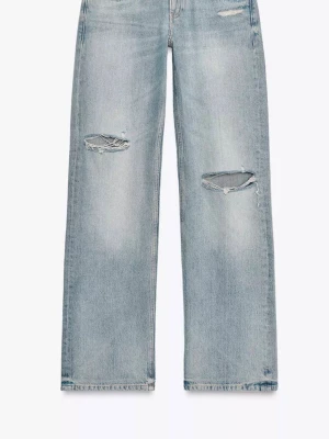 Söker!! Zara jeans - Jag söker ett par Zara jeans trf wide leg låg midja med revor i strl 38. Skulle precis beställa ett par men då de blev de slutsålda. Är det någon som säljer dessa Jeans eller liknande så är det bara att skriva😇🫰🏼❤️ Kan absolut diskutera pris men något runt 150-200 (beroende på sick)❤️😙 