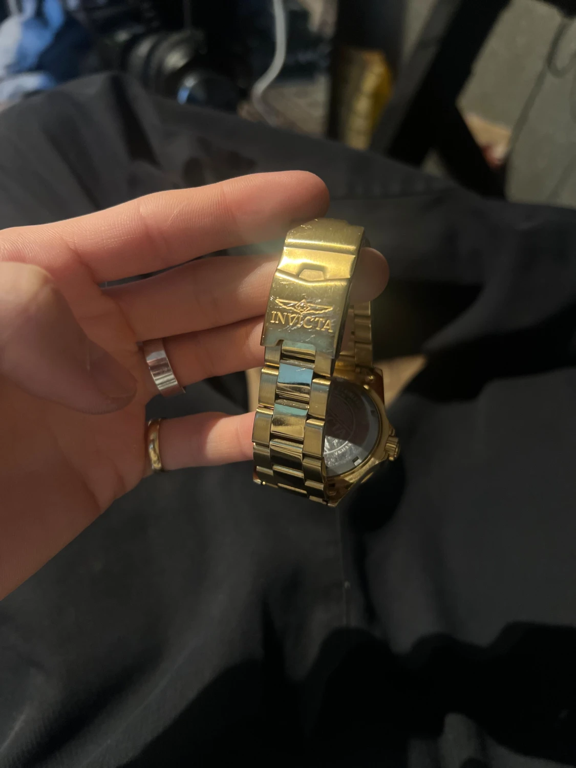 Guldfärgad klocka från Invicta - 1