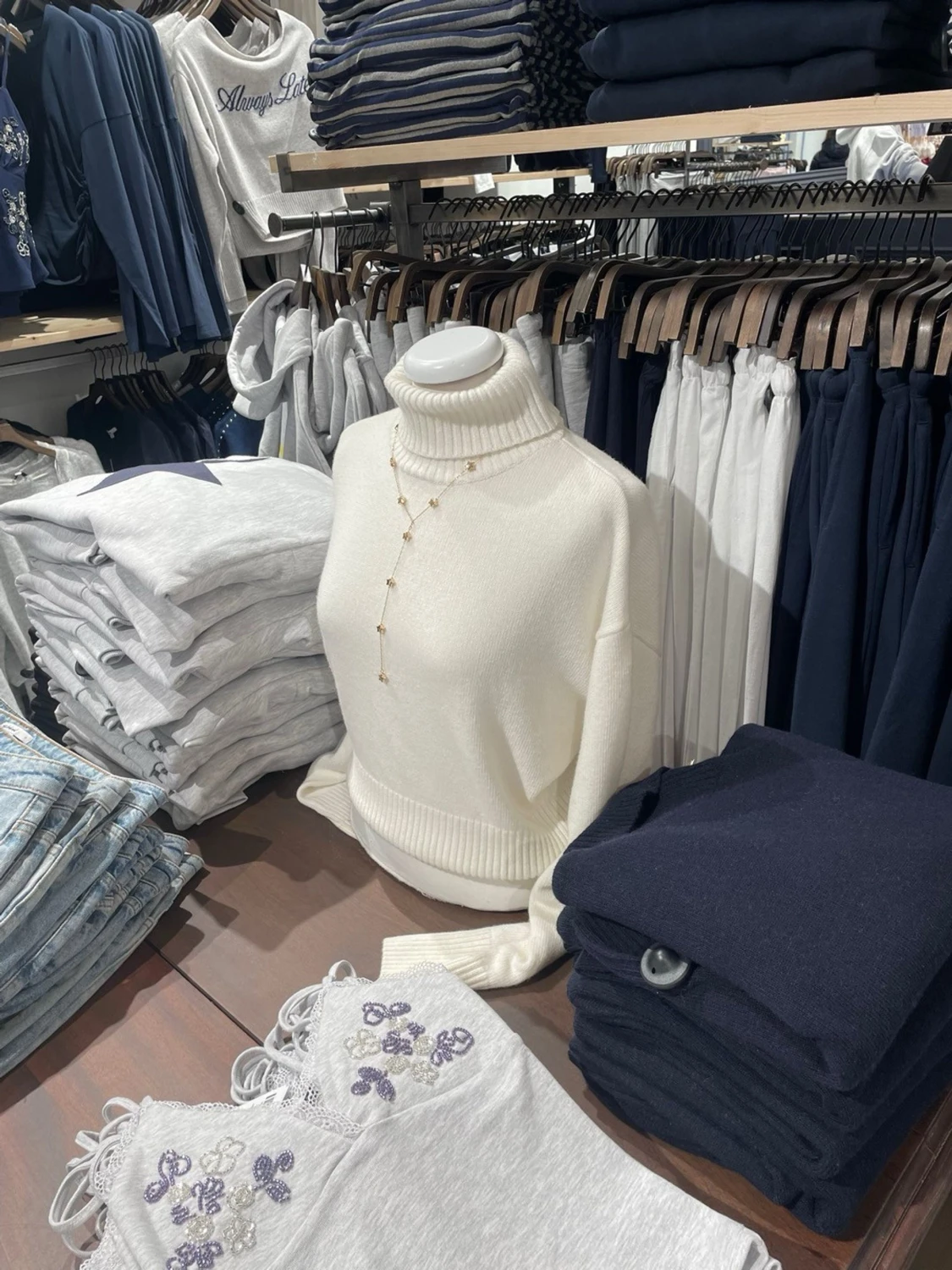 Vit polotröja från Subdued