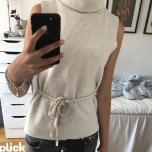 Zara topp - Stickad zara topp som jag köpt från plick, lånade bilder så skriv för egna💗 pris kan diskuteras 