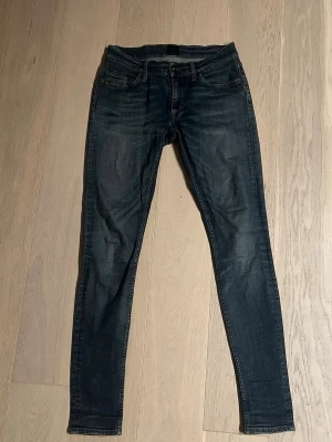 Blå jeans Tiger of Sweden - Blå jeans från tiger of sweden skick 9/10 vänligen kontakta om du har någon fråga om jeansen.