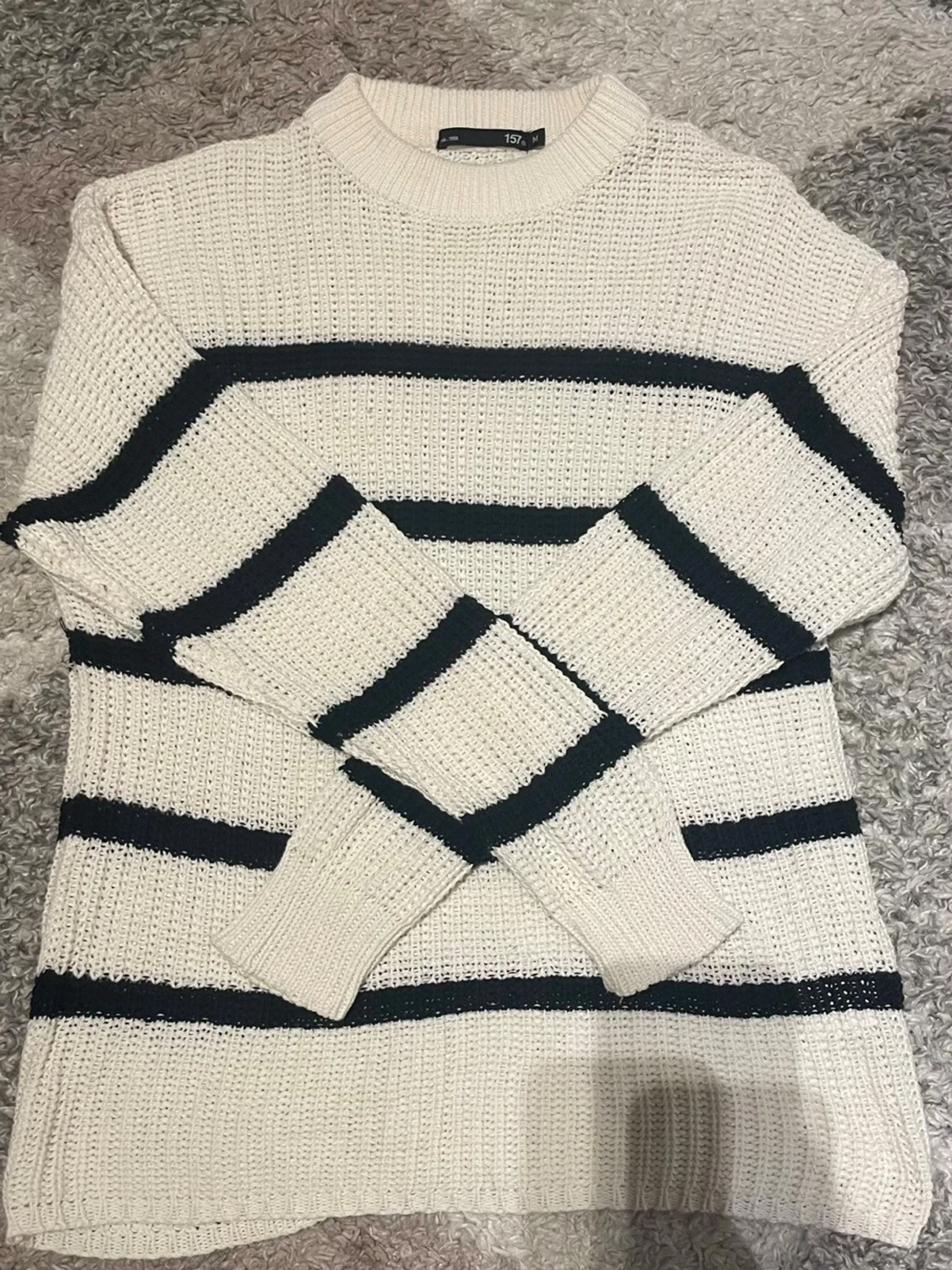 Vit och svart randig stickad tröja 157