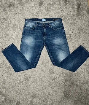 Dondup Jeans - Tja säljer nu dessa riktigt snygga och populära Dondup jeansen i storlek 31 där nypris är cirka 4000kr, skicket är 9/10, vid minsta lilla fundering så är det bara att höra av sig