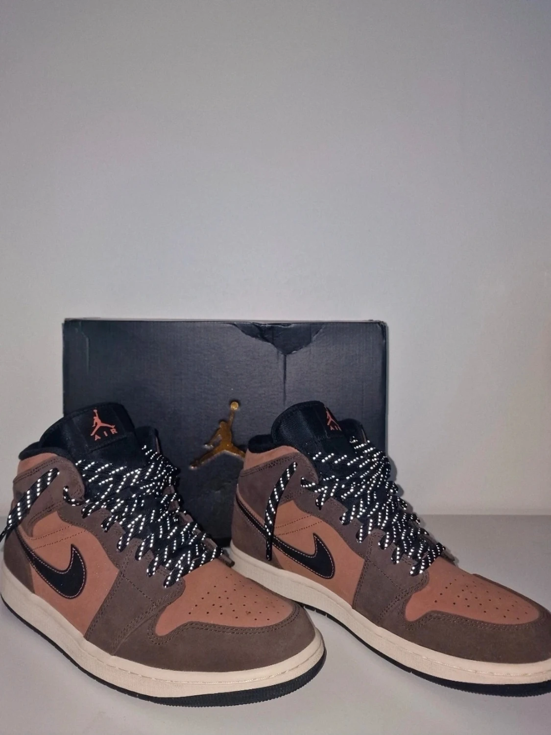 Air Jordan 1 Mid Se Dark Chocolate  - 2