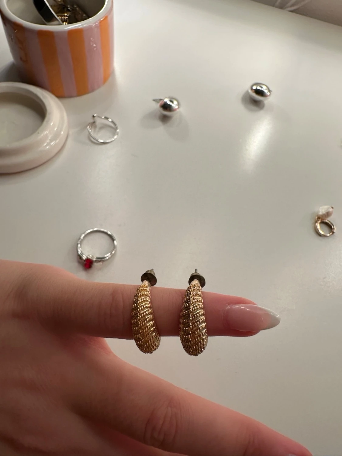 Guldiga ribbade örhängen - 2