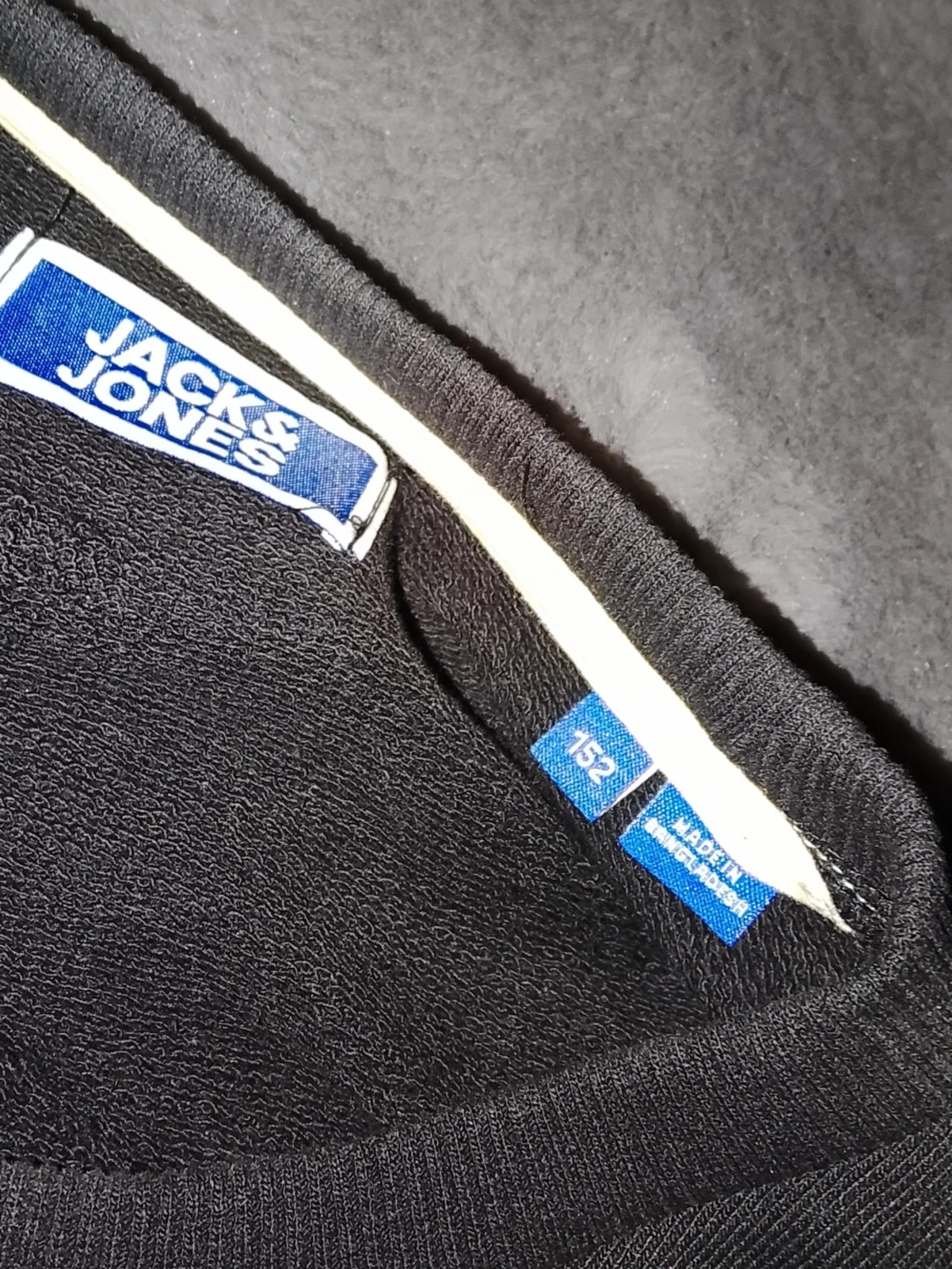 Svart sweatshirt från Jack & Jones - 1