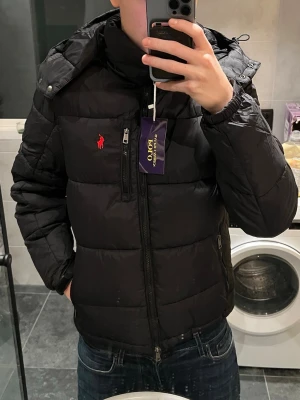 Ralph Lauren jacka  - Snygg Ralph lauren jacka storlek M passar längderna 170-180cm priset är ej fast i sten 