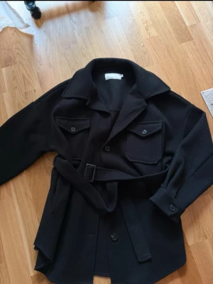 Kortare ”kappa” - Kortare ”kappa” från NLY med bälte. Passar 36. 