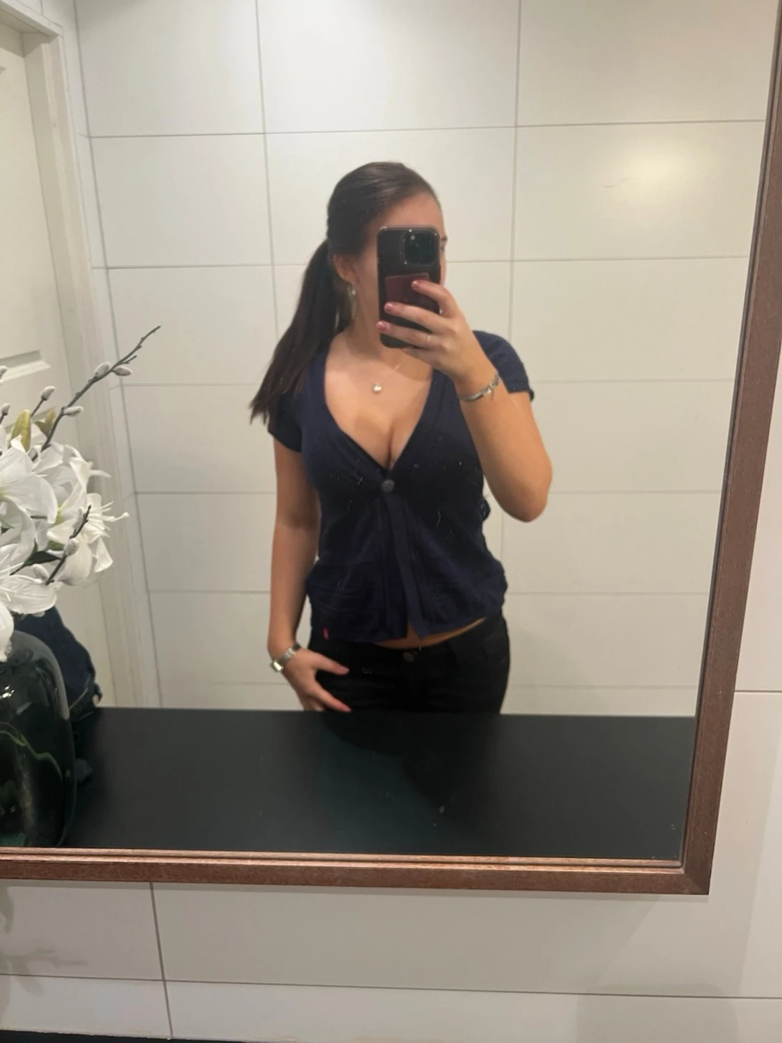 Mörkblå v-ringad topp från edc