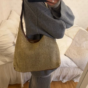 Perfekt skolväska - As nice flätad väska, perfekt till skolan💕💕💕💕