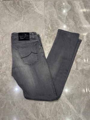 Jacob Cohën Style 622 Jeans - Jacob Cohën Style 622 Jeans | Modell: Style 622 | Slim fit | Skick: Nyskick | Nypris: 5199 kr | Storlek: W34 | Hör av dig vid minsta fundering 📦