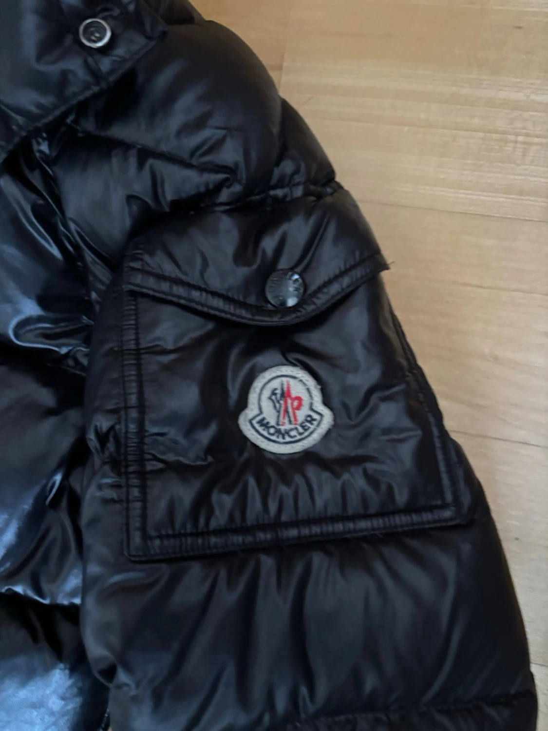 Svart Moncler pufferjacka med huva - 2