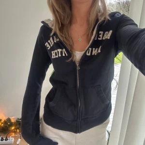 Abercrombie & fitch zip - En zip från Abercrombie & fitch i storlek S. Jag fraktar inom 24h. Se liknande plagg i min profil!