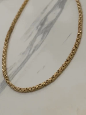 Halsband och armband  - Säljer dessa väldigt fina armband och halsband, båda är väldigt unika och i nyttskick. Fick som present men inget som passade till min stil.                           Halsbandet är: 58 cm   Armbandet är: 21 cm