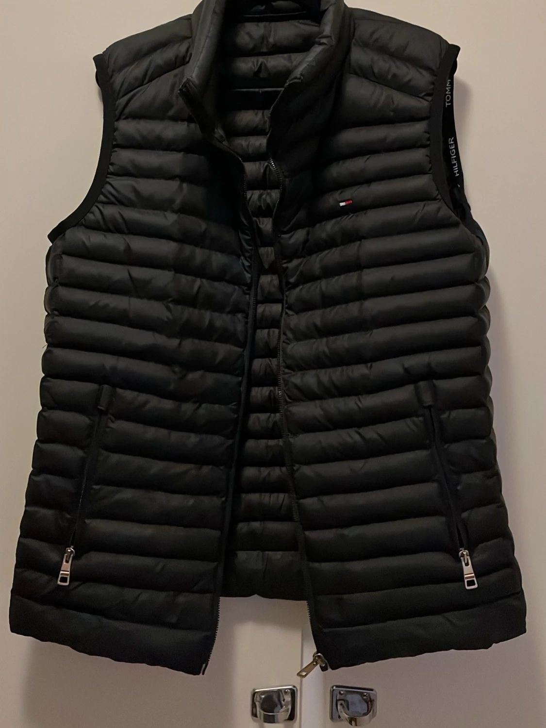 Svart dunväst från Tommy Hilfiger