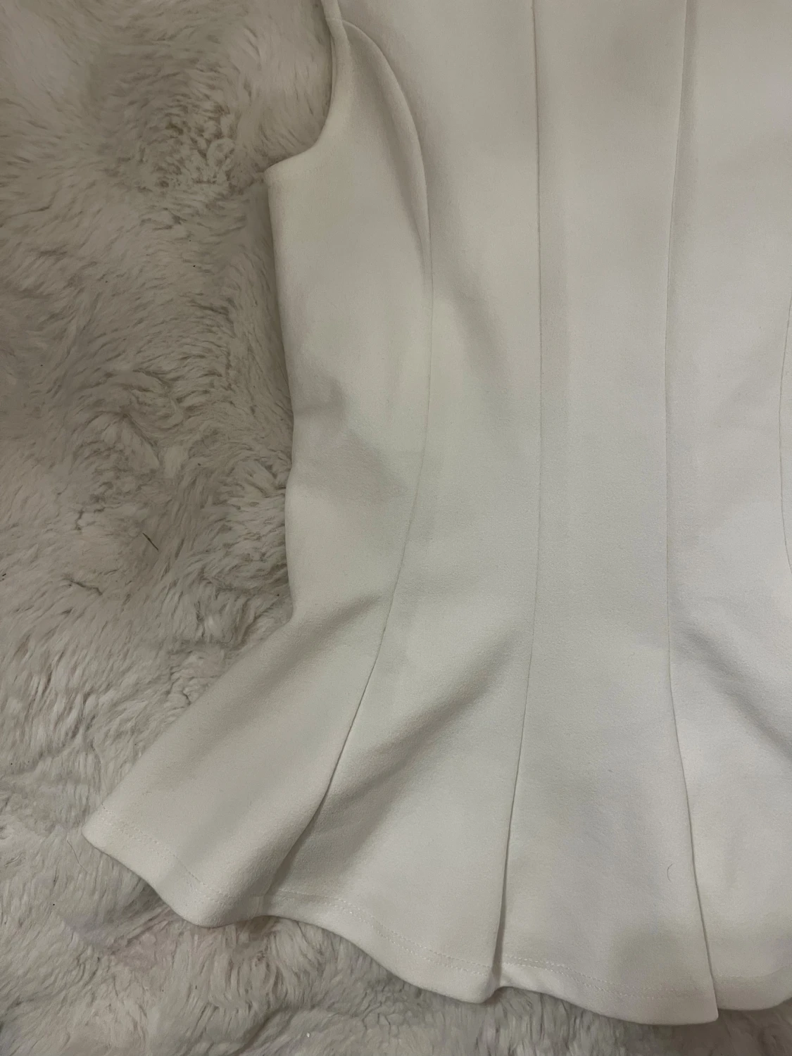 Vit blus med utsvängd nederdel Bikbok - 2