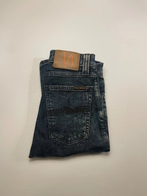 Nudie Jeans blå jeans, W24 L32 - Nudie jeans | storlek W24 L32 | skick 7/10 | passar runt 148/156 | pris kan diskuteras vid snabb affär | 