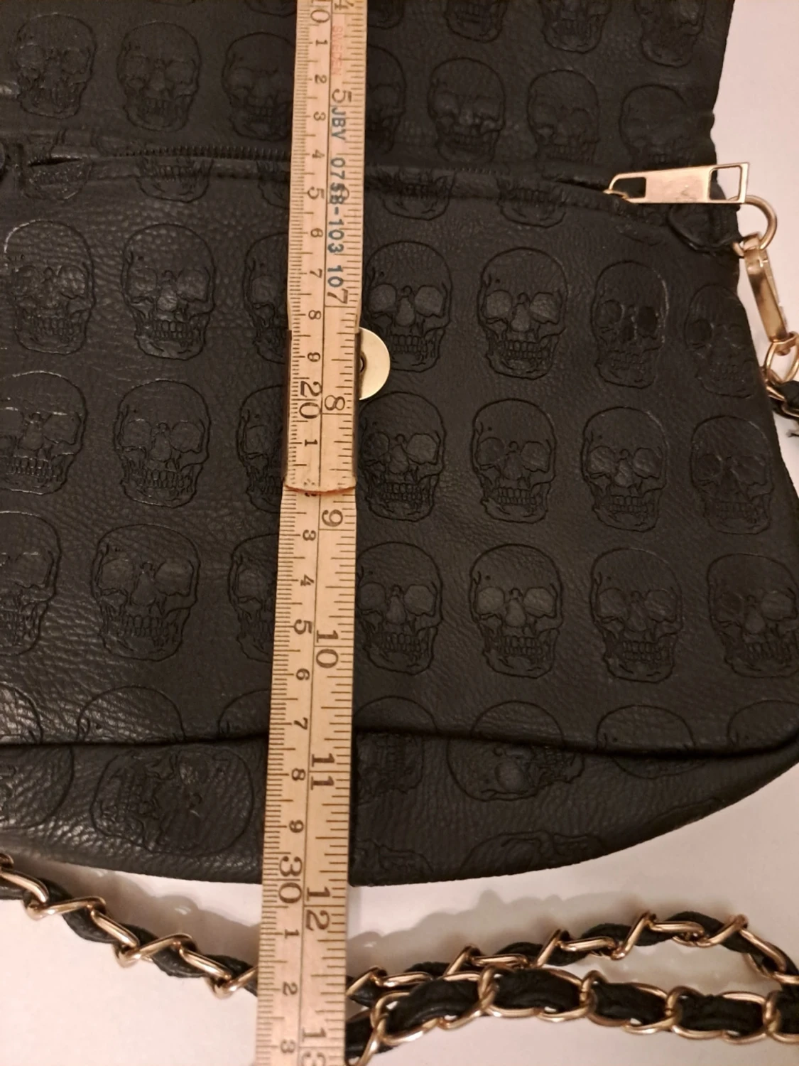 Svart axelväska med döskallemönster - 3