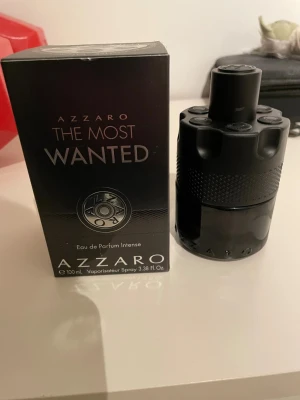 Azzaro the most wanted intense 100ml - Säljer denna Azzaro The Most Wanted intense 100ml som är perfekt till vintern. Över 95ml kvar, box finns. Hör av er vid frågor.