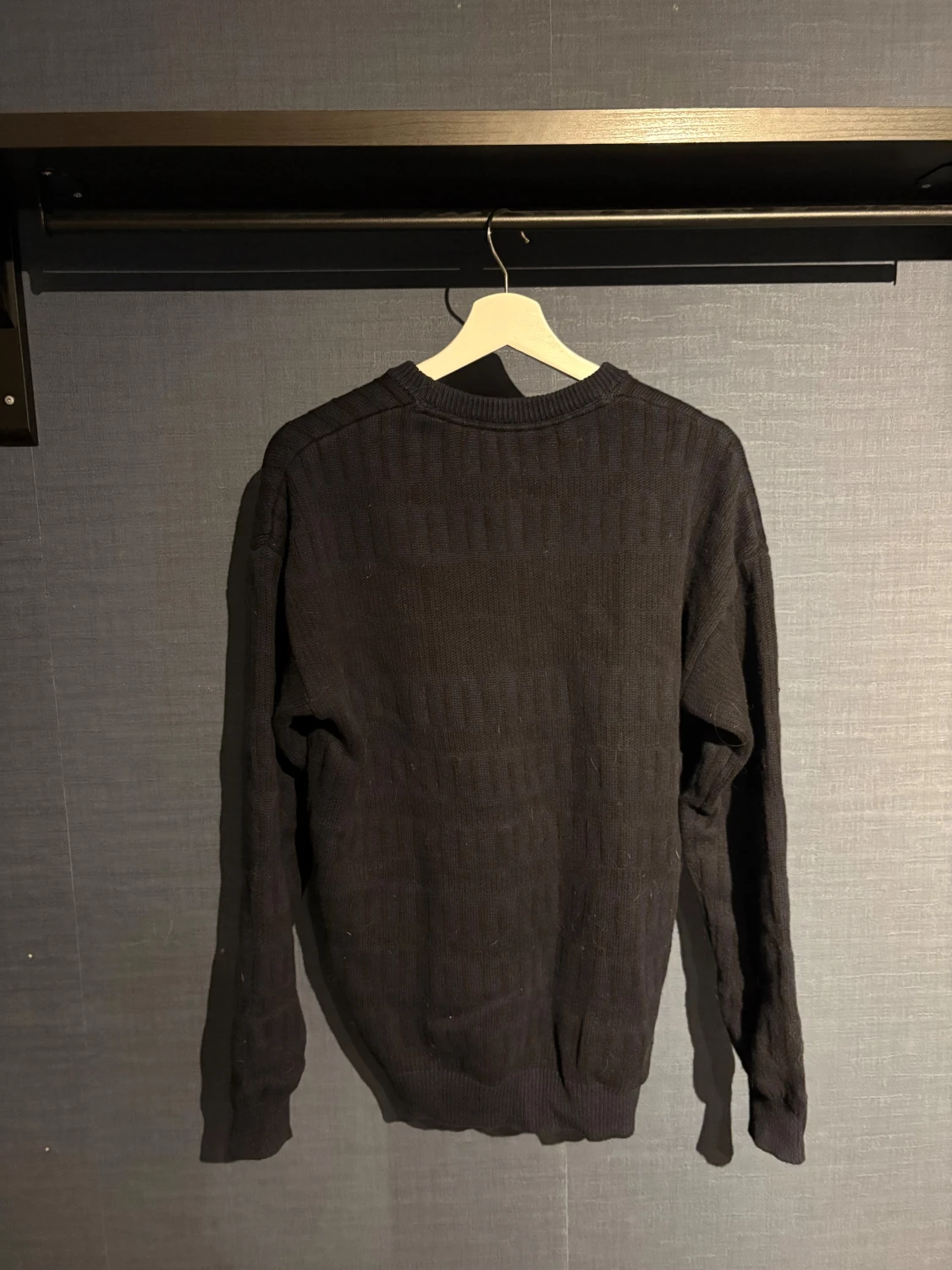 Mörkblå stickad tröja från Lyle & Scott - 1