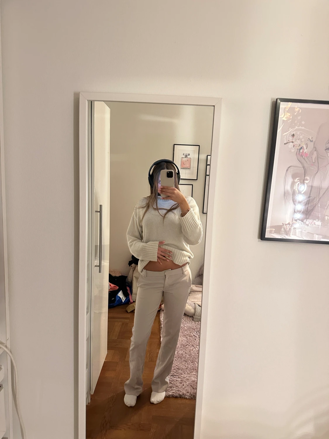 Beiga kostymbyxor med raka ben