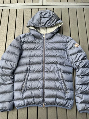 Colmar pufferjacka - Colmar vinterjacka i mycket bra skick, inga större slitage, storlek 42/ xs