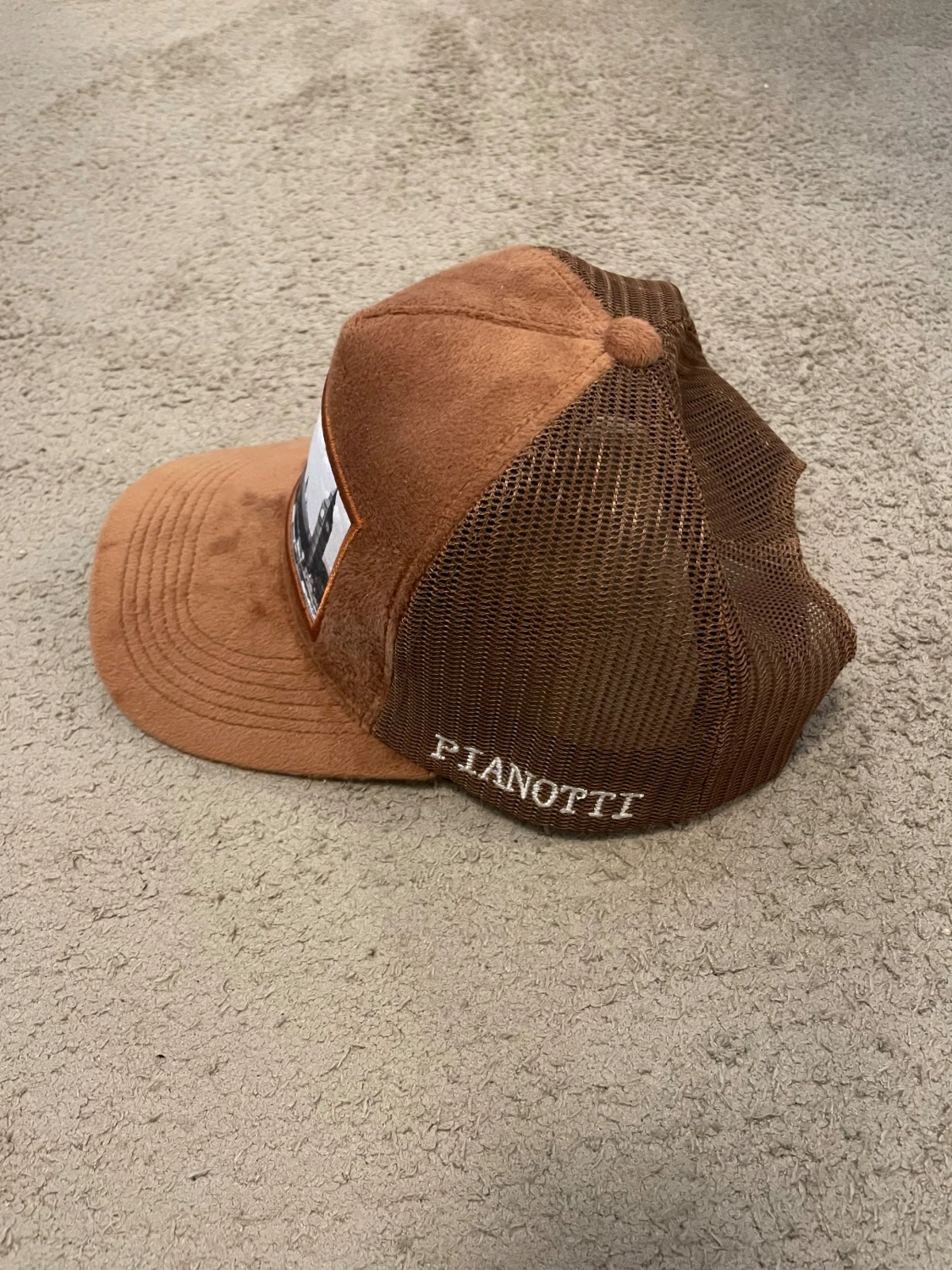 Ljusbrun pianotti keps i sammet  - 1