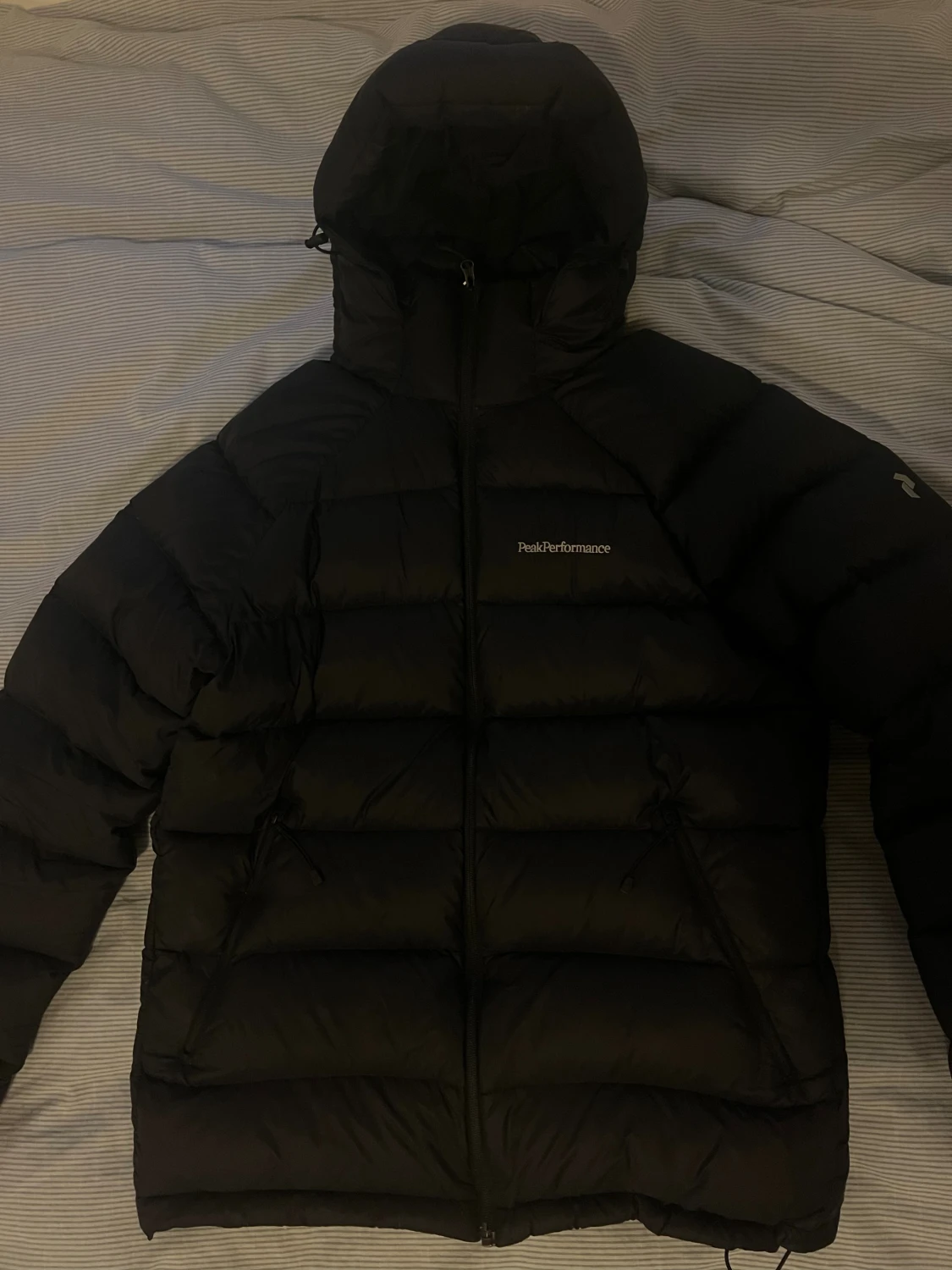 Svart dunjacka Peak Performance - 1