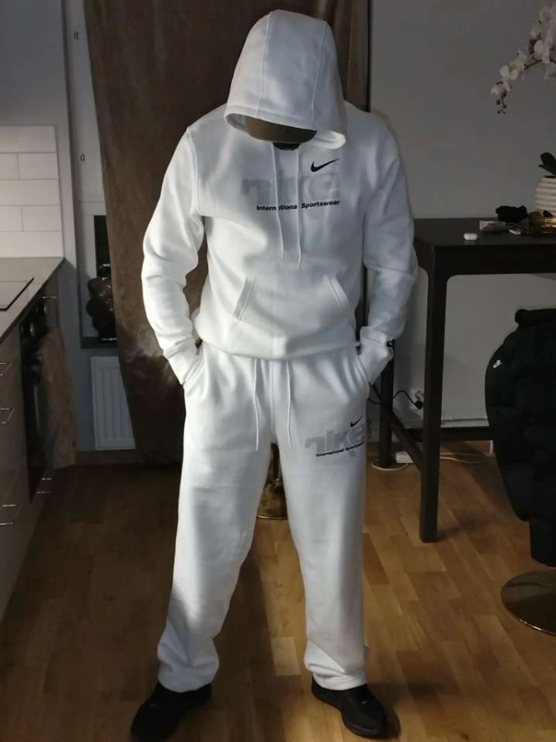 Vit Nike hoodie med tryck och huva - 1