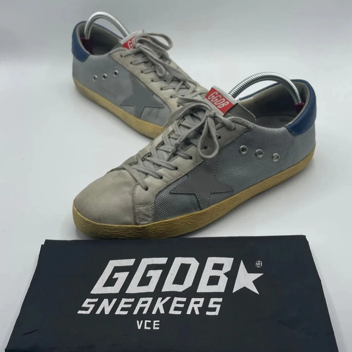 Grå GGDB sneakers med blå detaljer