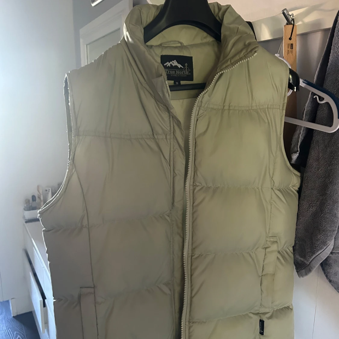 Grön dunväst från True North