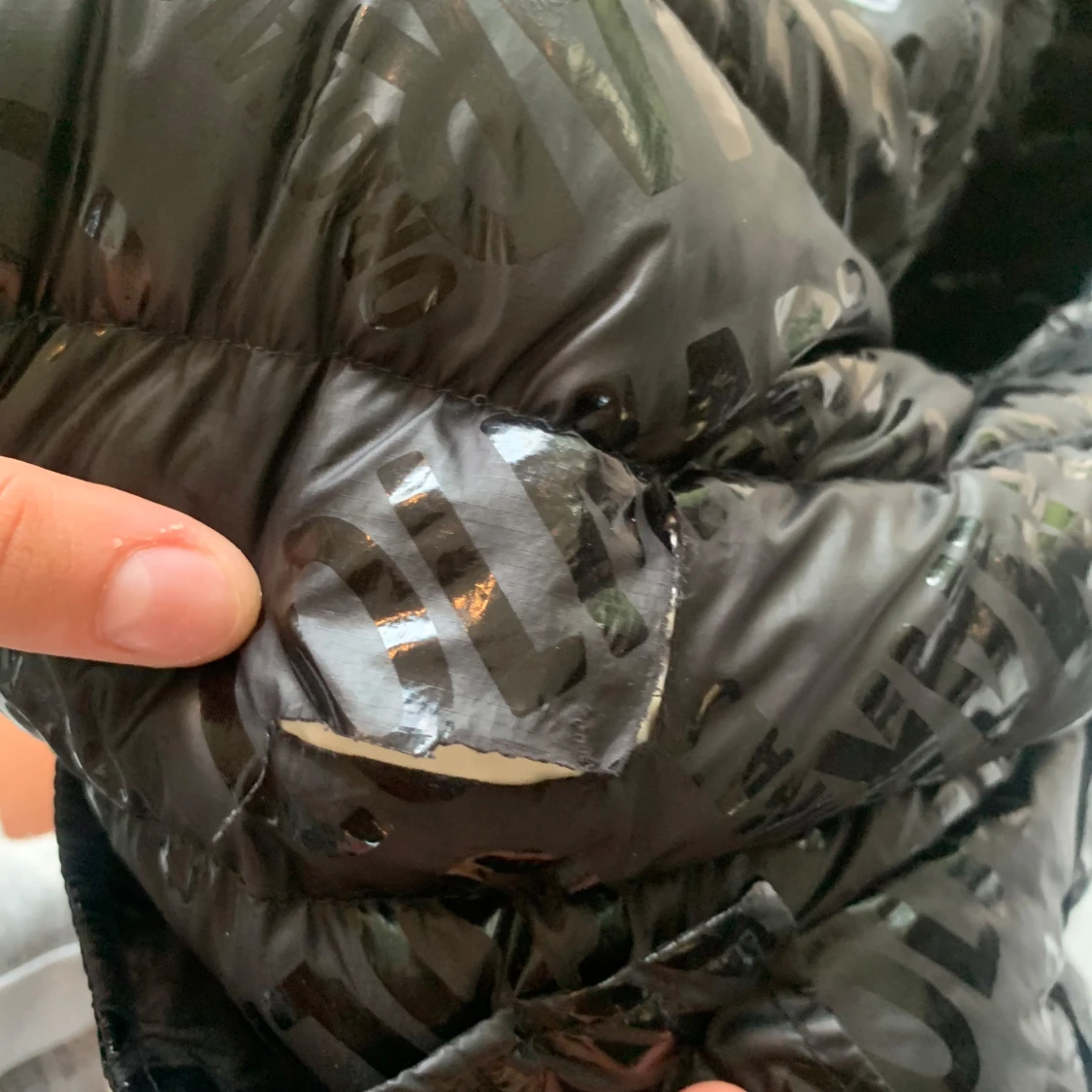 Svart pufferjacka från Colmar - 3