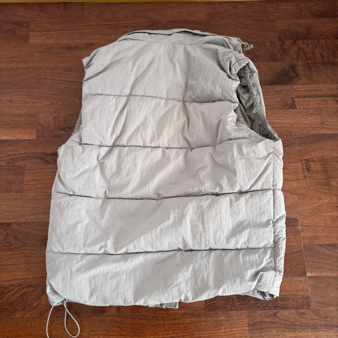 Ljusgrå dunväst från Zara - 1