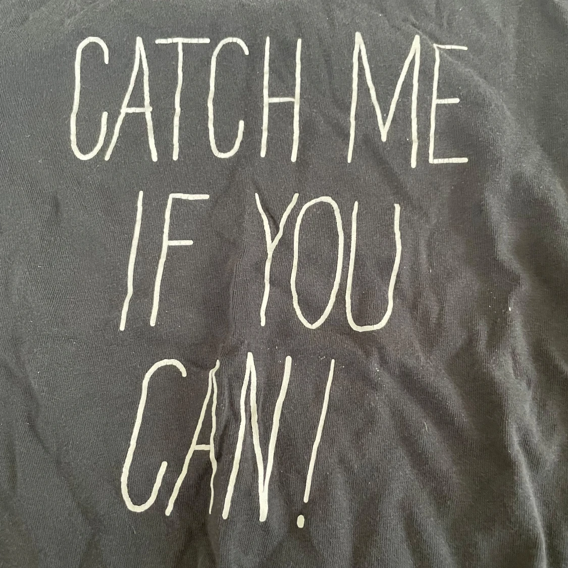 Mörkgrå t-shirt med tryck från Lindex - 1