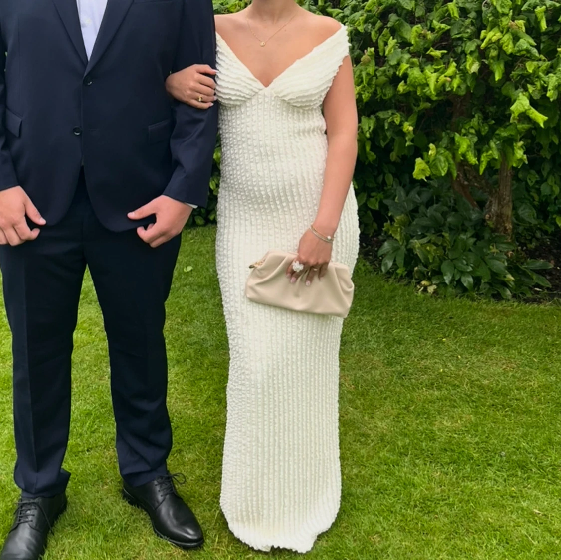 Vit långklänning med öppen rygg - 1