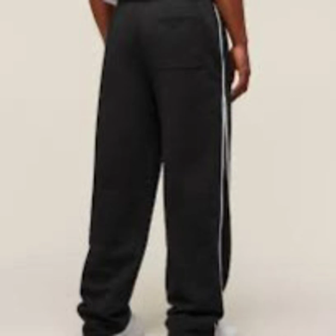 Svarta mjukisbyxor med vita detaljer gymshark - 1