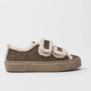 Inuikii sneakers  - Intressekoll! Har 38 och 39 och ska sälja en utav dom, de är helt oanvända🥰Hör gärna av vid instresse!
