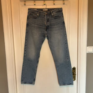 Jack & Jones Jeans - Blåa jeans ifrån Jack & Jones i LOOSE/CHRIS modellen med storleken 31/30