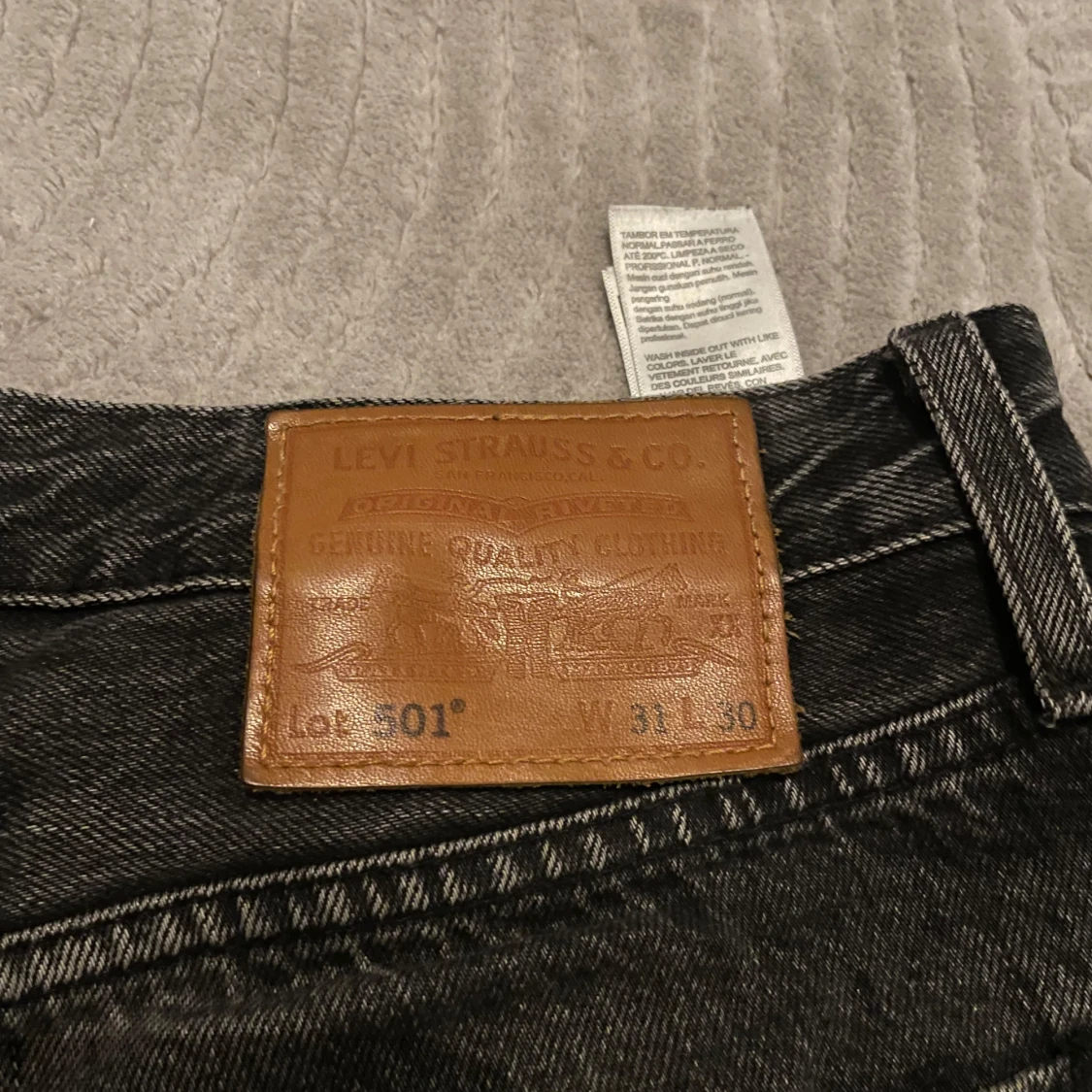 Levi's 501 svarta och ljusblå jeans - 2