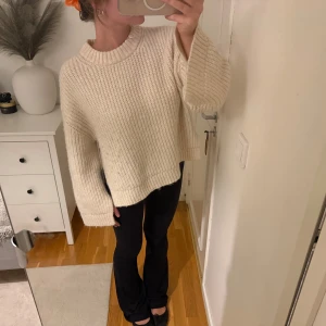 Stickad tröja - Så fin beige stickad tröja som inte sticks!!😍🤍