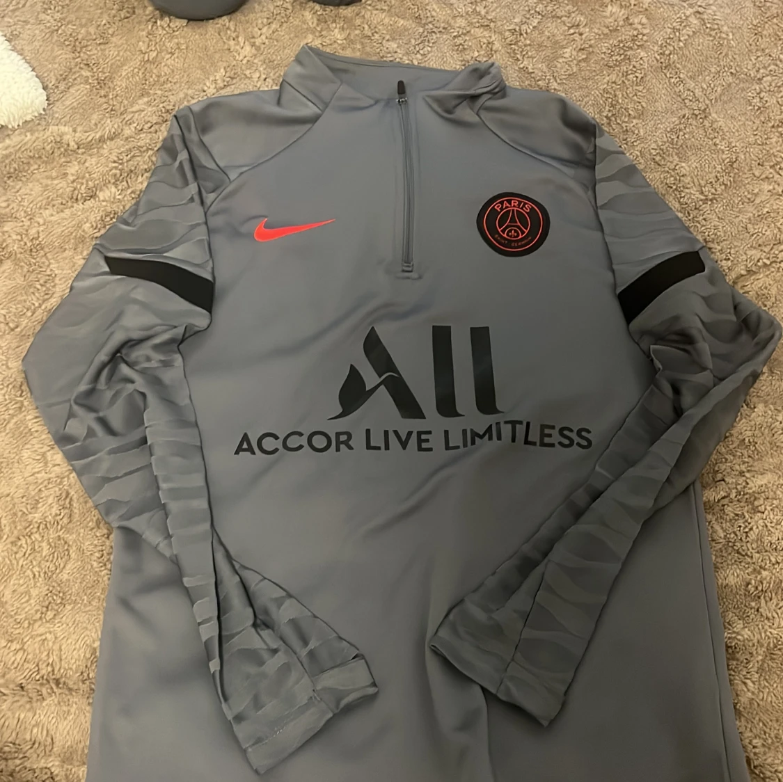 Grå långärmad PSG fotbollströja Nike